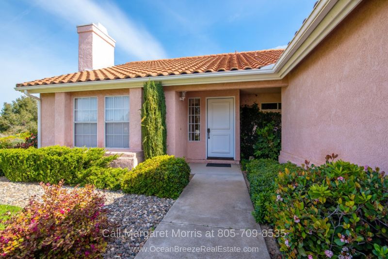 Nipomo CA Golf Homes for Sale - You'll appreciate the easy flow and bright living spaces of this Nipomo golf home for sale.