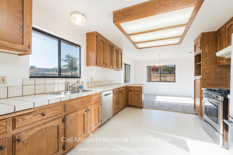Nipomo CA Real Estate Properties for Sale - The spacious kitchen of this Nipomo CA home is perfect if you love cooking!