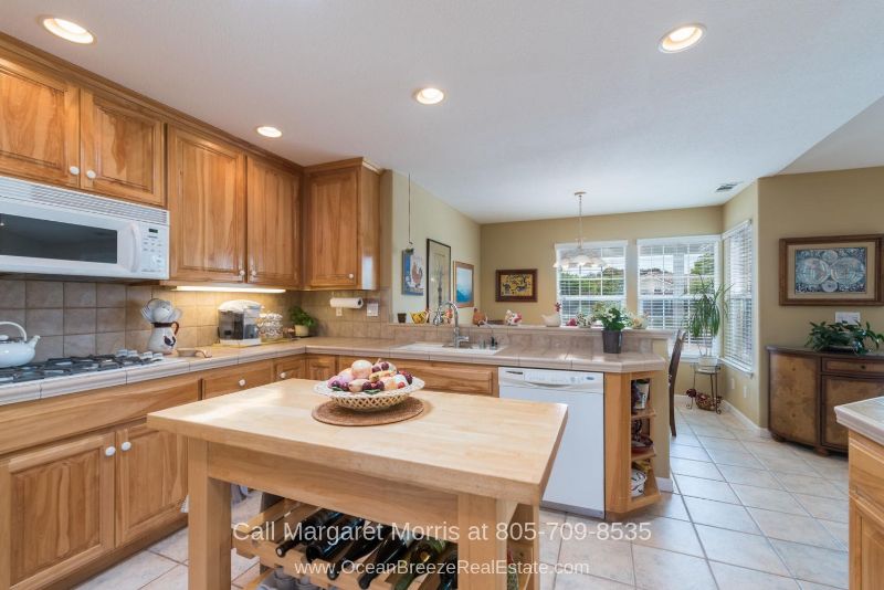 Nipomo CA  Real Estate Properties for Sale - The spacious and well-equipped kitchen of this Nipomo golf home is designed to impress!