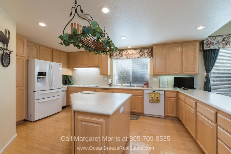 Golf Homes for Sale in Nipomo CA - Get ready for an intimate dinner or a party in the spacious kitchen of this golf home for sale in Nipomo CA. 